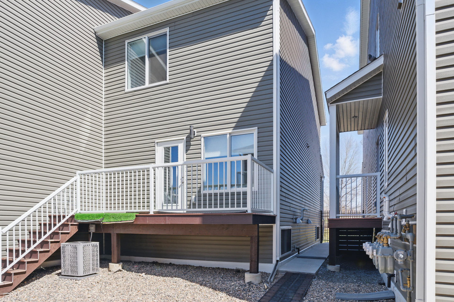 421 Avenue L S